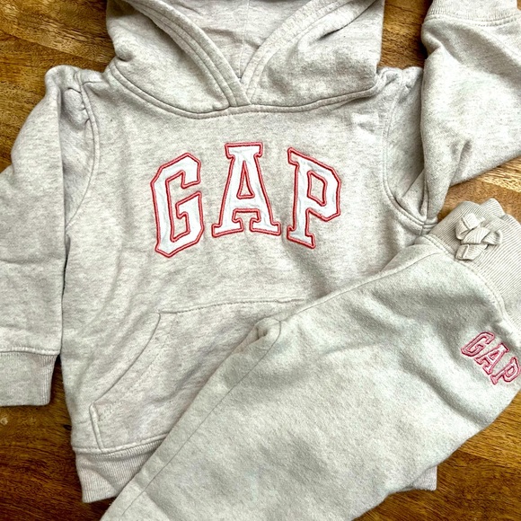 gap matching outfits